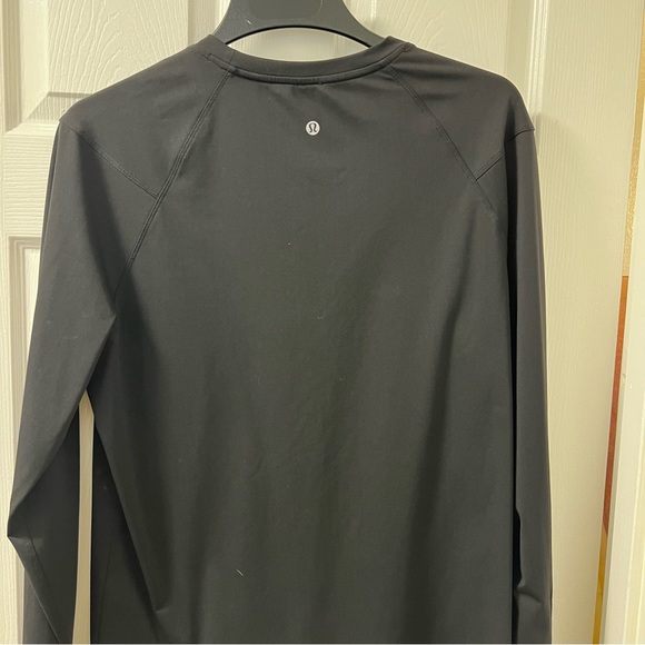 Like New - Men’s Long Sleeve Lululemon Shirt - Picture 2 of 2